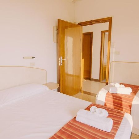Hotel Beverly Rimini Kültér fotó