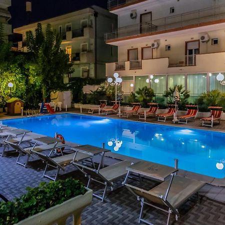 Hotel Beverly Rimini Kültér fotó