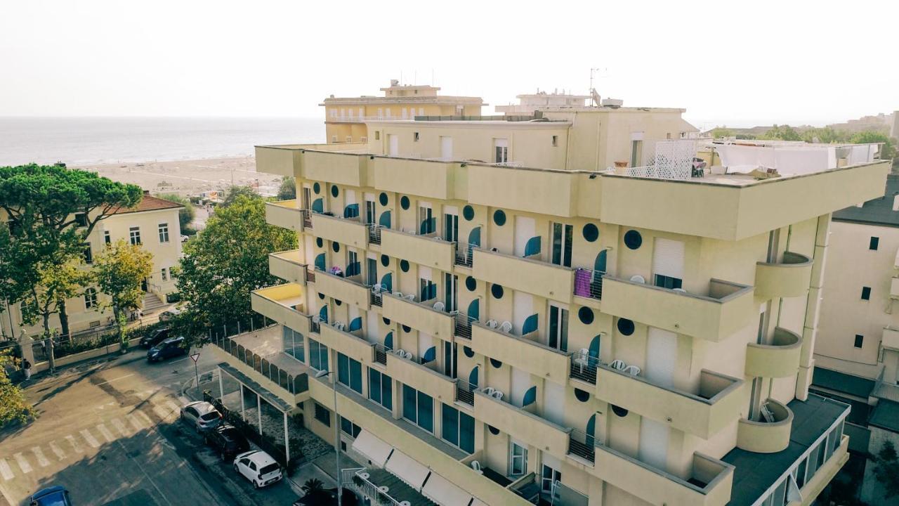 Hotel Beverly Rimini Kültér fotó