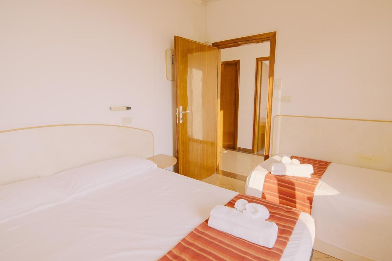 Hotel Beverly Rimini Kültér fotó