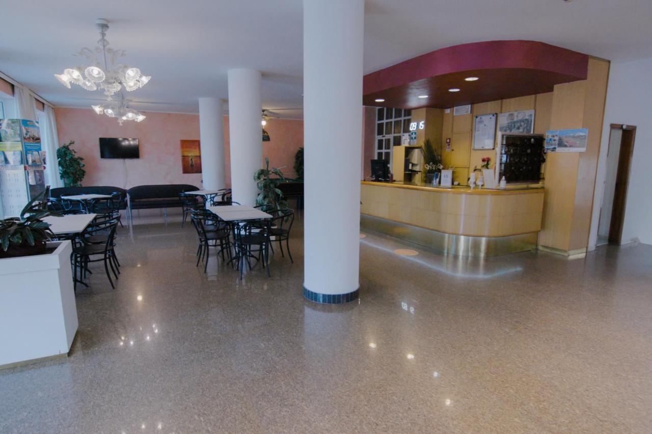 Hotel Beverly Rimini Kültér fotó