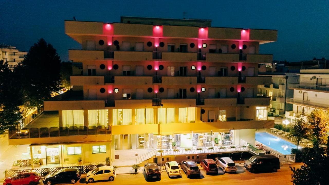 Hotel Beverly Rimini Kültér fotó