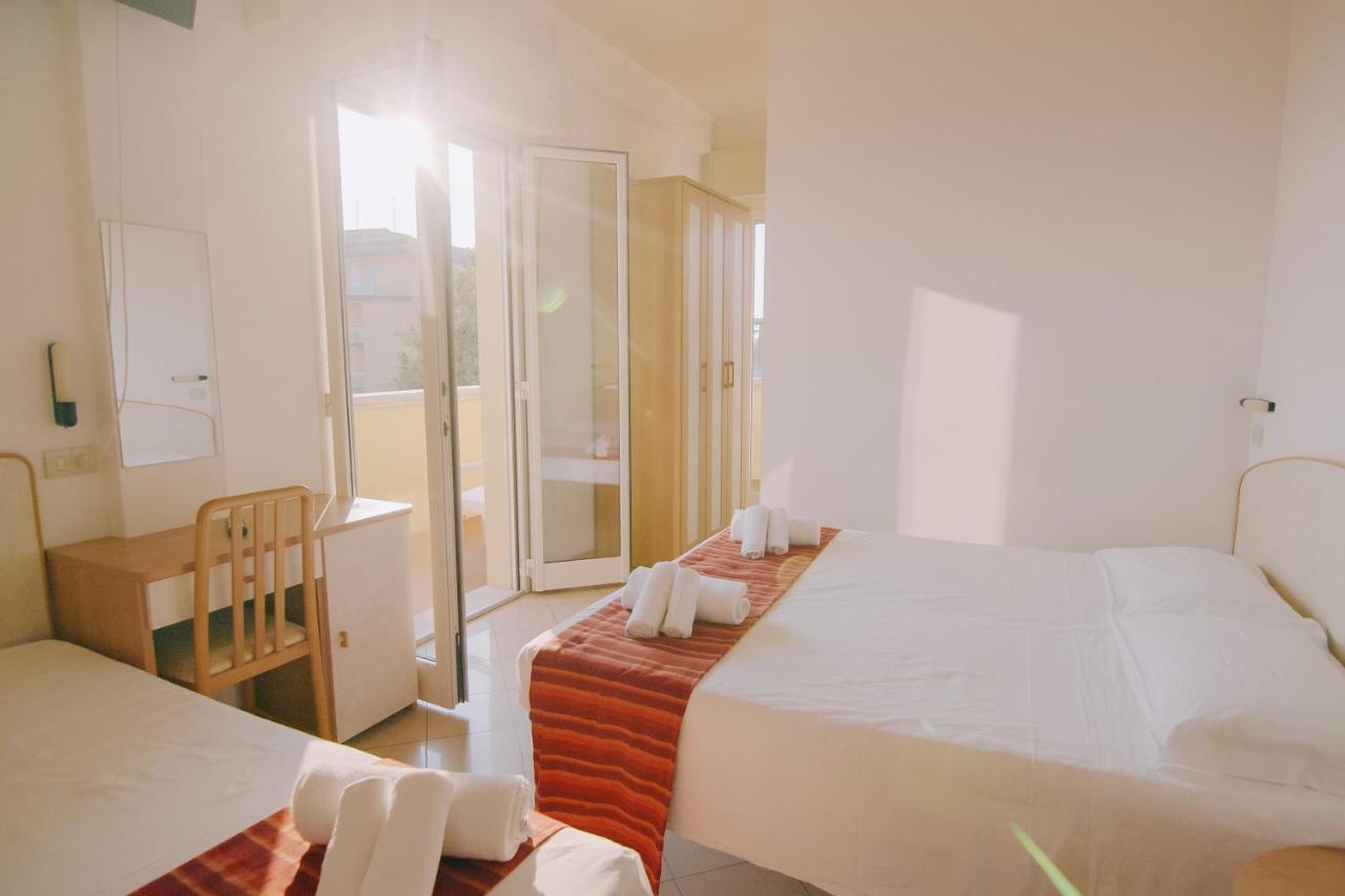 Hotel Beverly Rimini Kültér fotó
