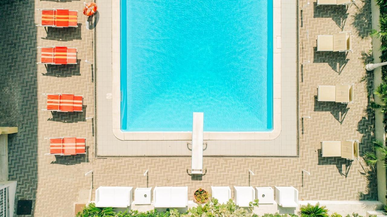Hotel Beverly Rimini Kültér fotó
