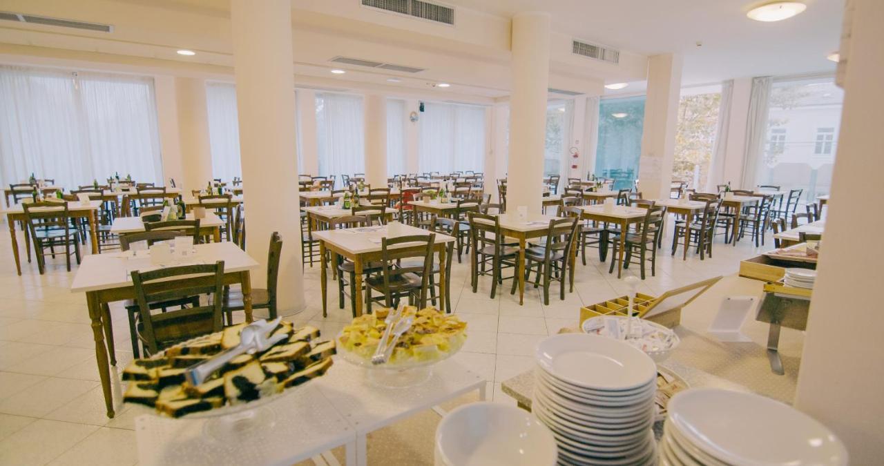 Hotel Beverly Rimini Kültér fotó