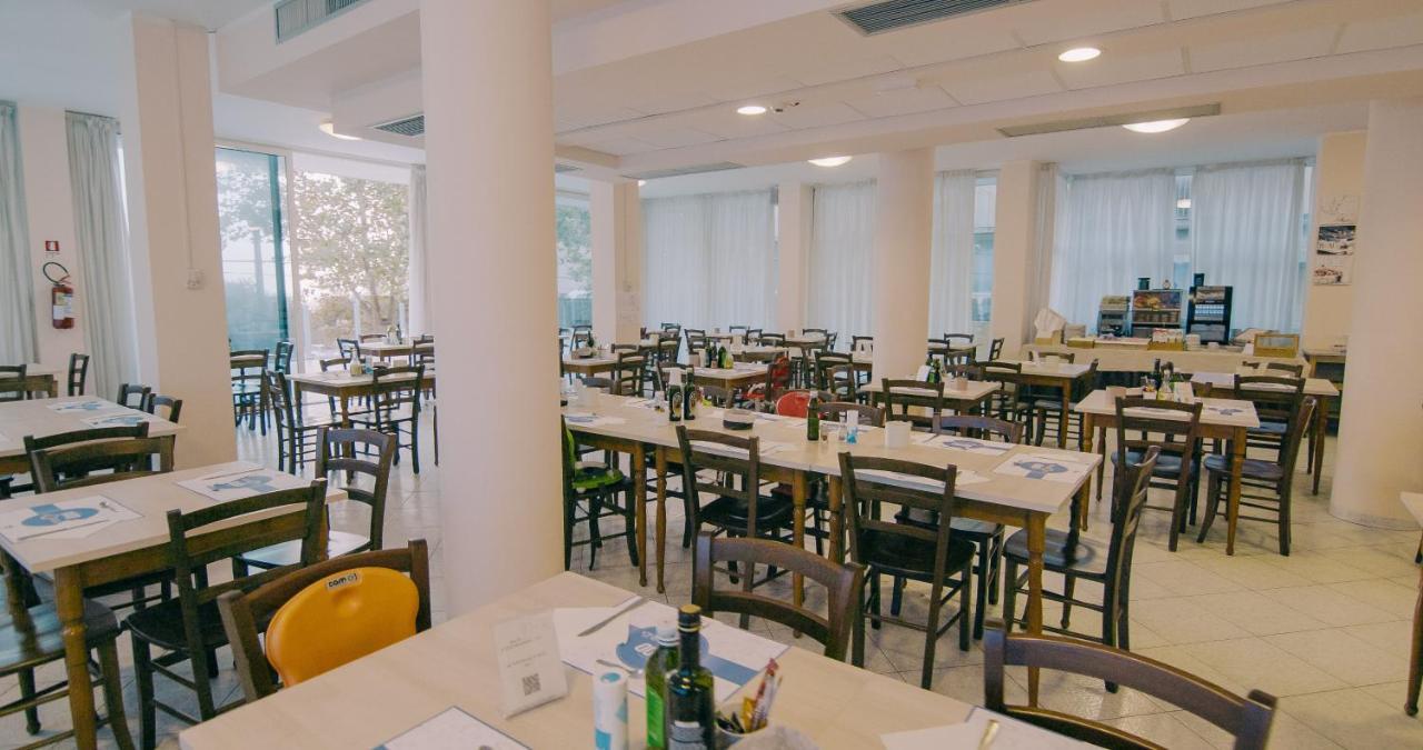 Hotel Beverly Rimini Kültér fotó