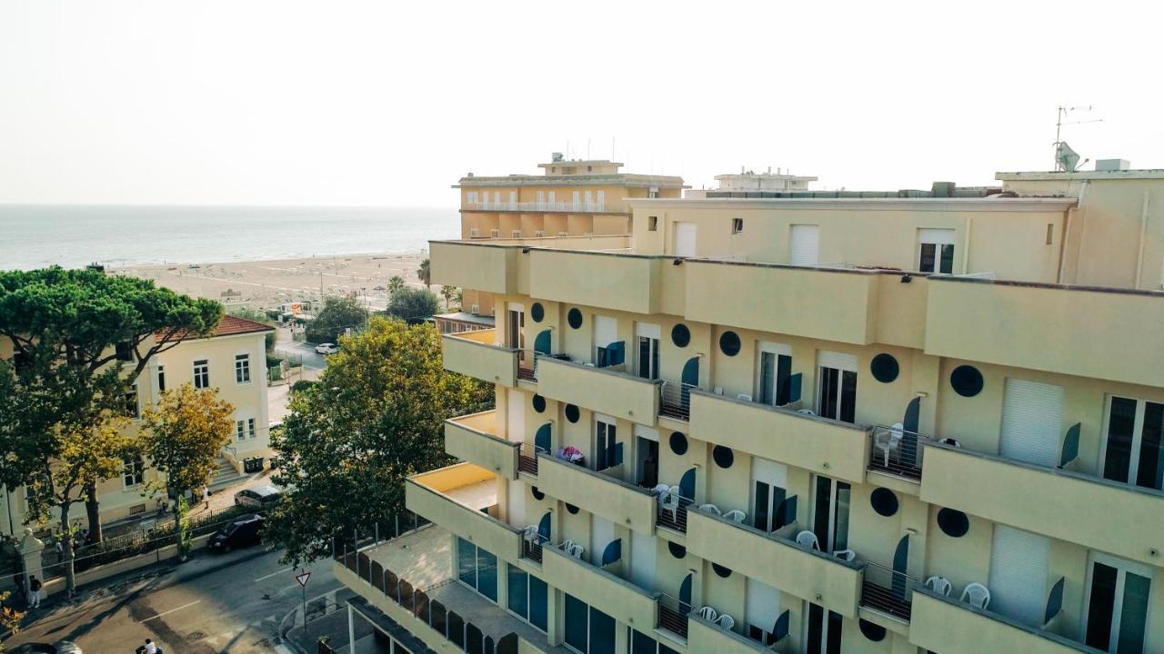 Hotel Beverly Rimini Kültér fotó