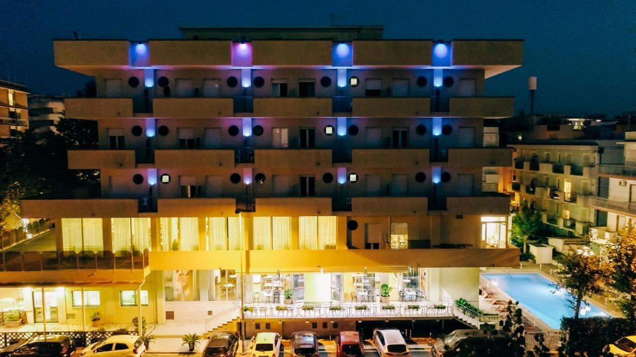 Hotel Beverly Rimini Kültér fotó