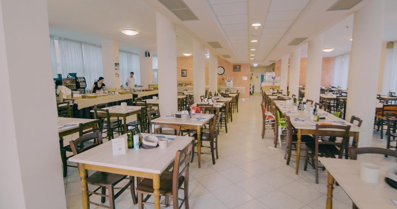 Hotel Beverly Rimini Kültér fotó