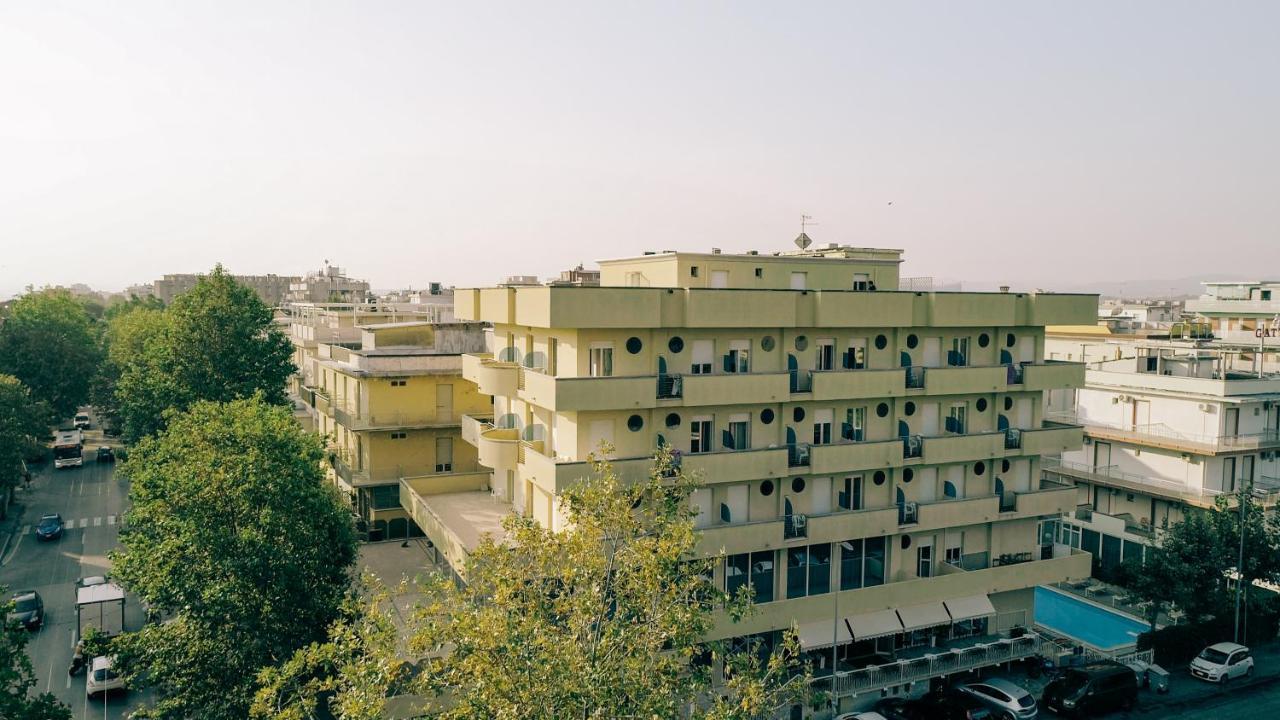 Hotel Beverly Rimini Kültér fotó
