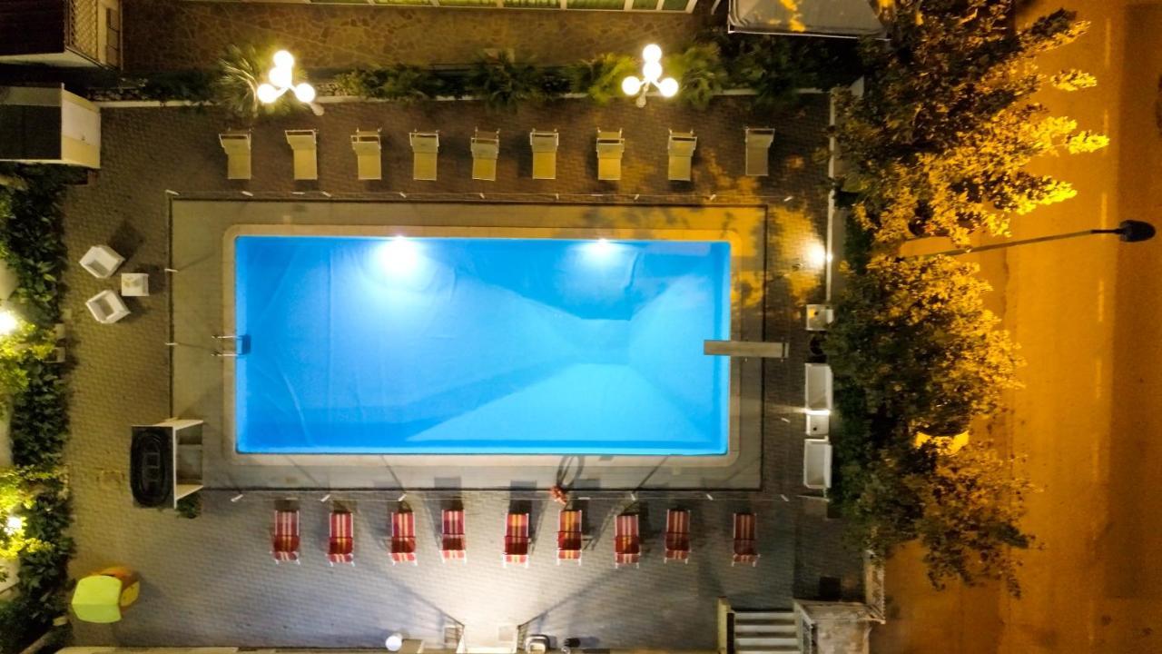 Hotel Beverly Rimini Kültér fotó