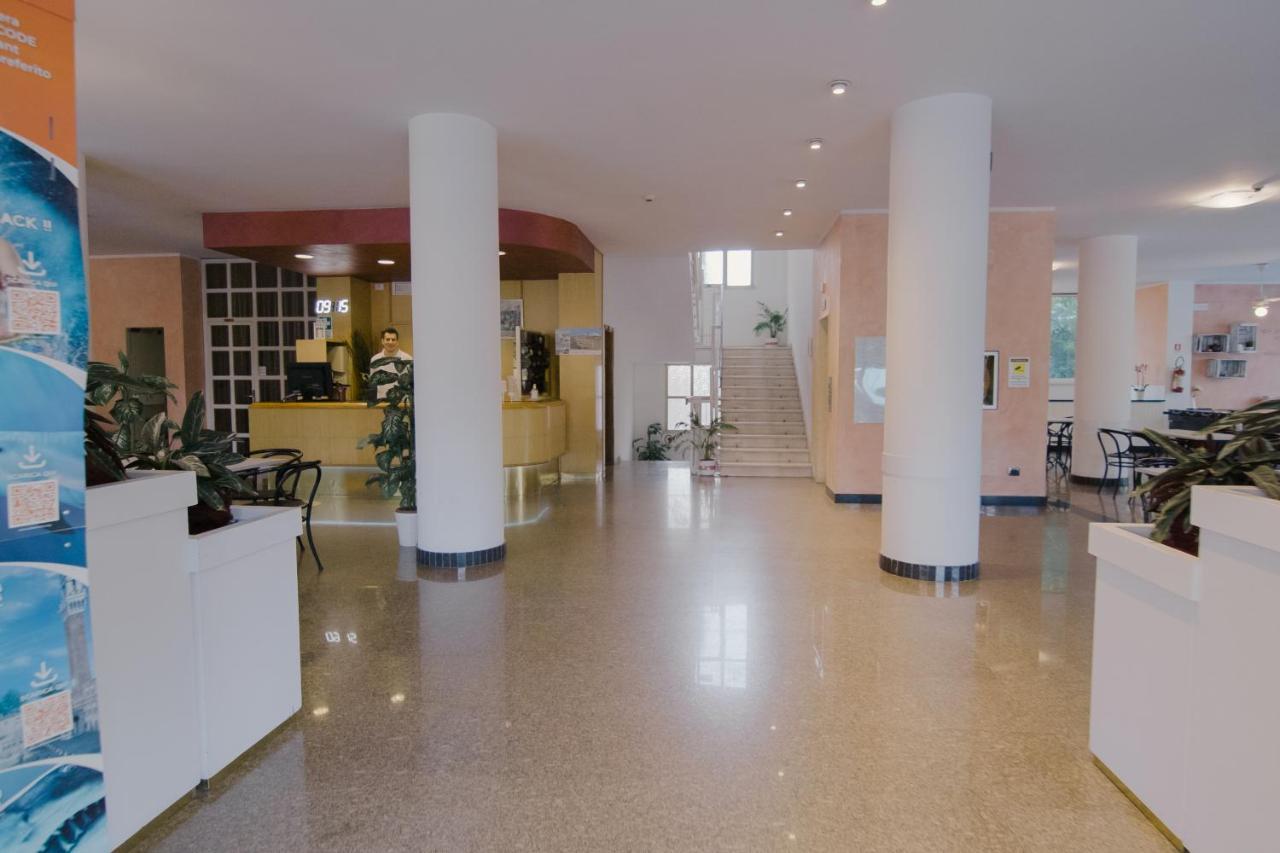 Hotel Beverly Rimini Kültér fotó