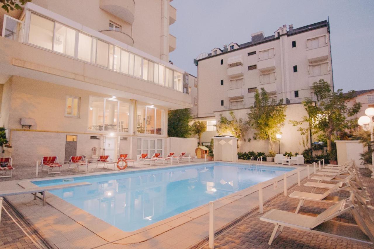 Hotel Beverly Rimini Kültér fotó