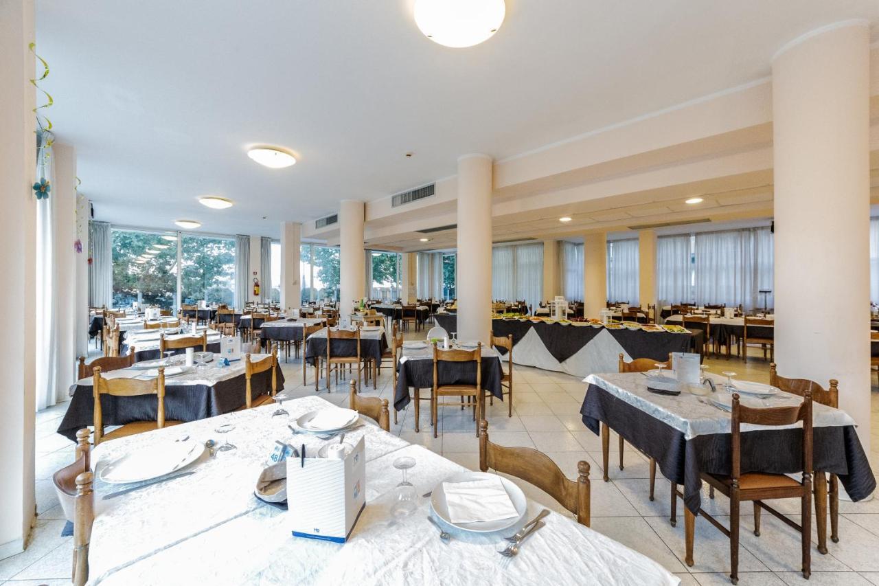 Hotel Beverly Rimini Kültér fotó