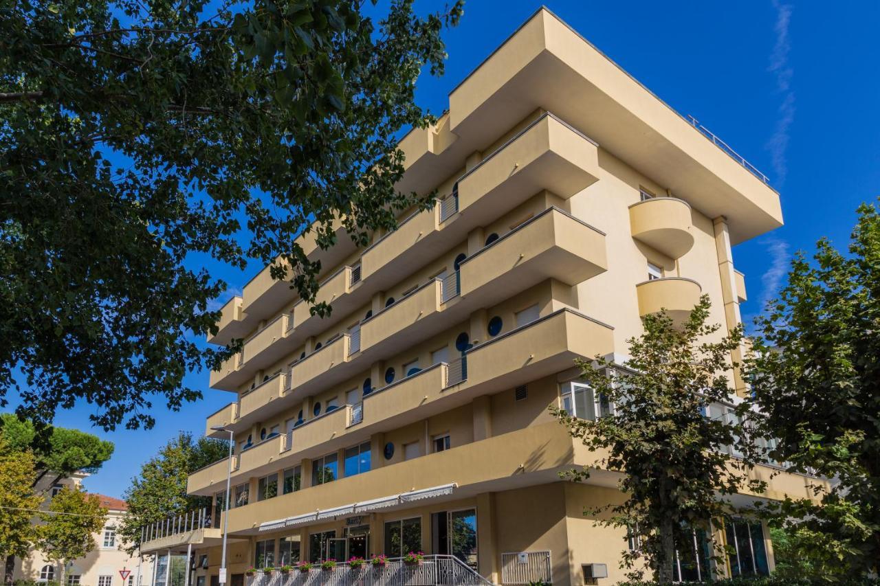 Hotel Beverly Rimini Kültér fotó