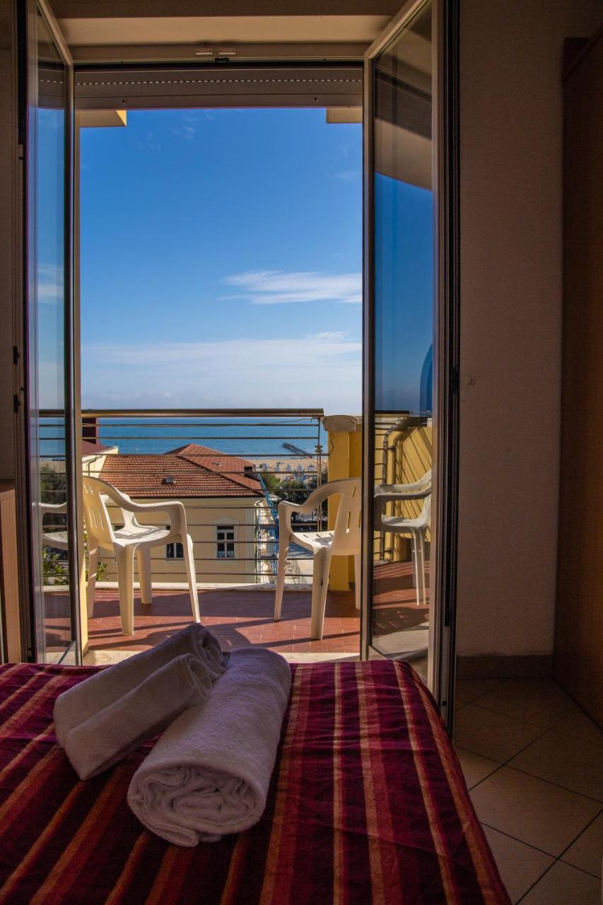 Hotel Beverly Rimini Kültér fotó