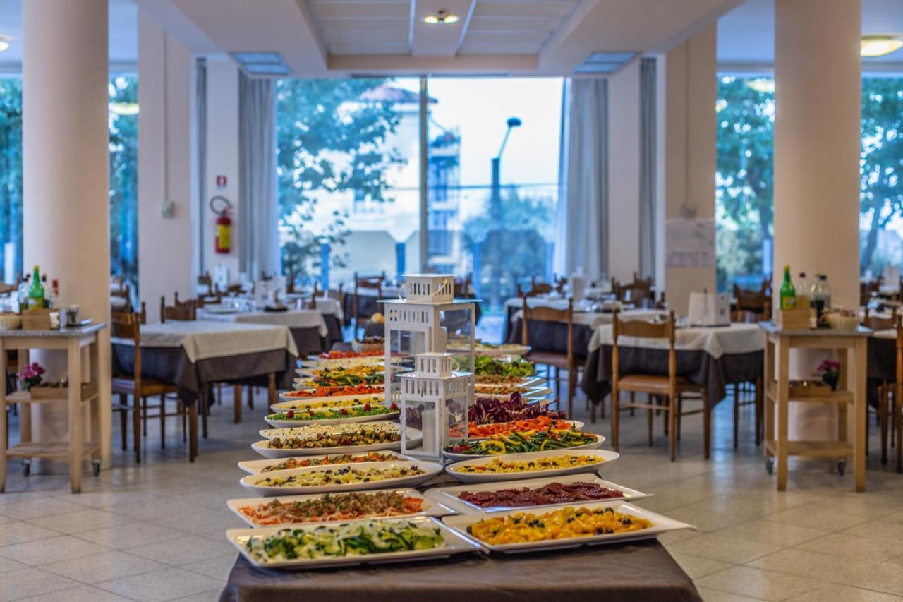 Hotel Beverly Rimini Kültér fotó