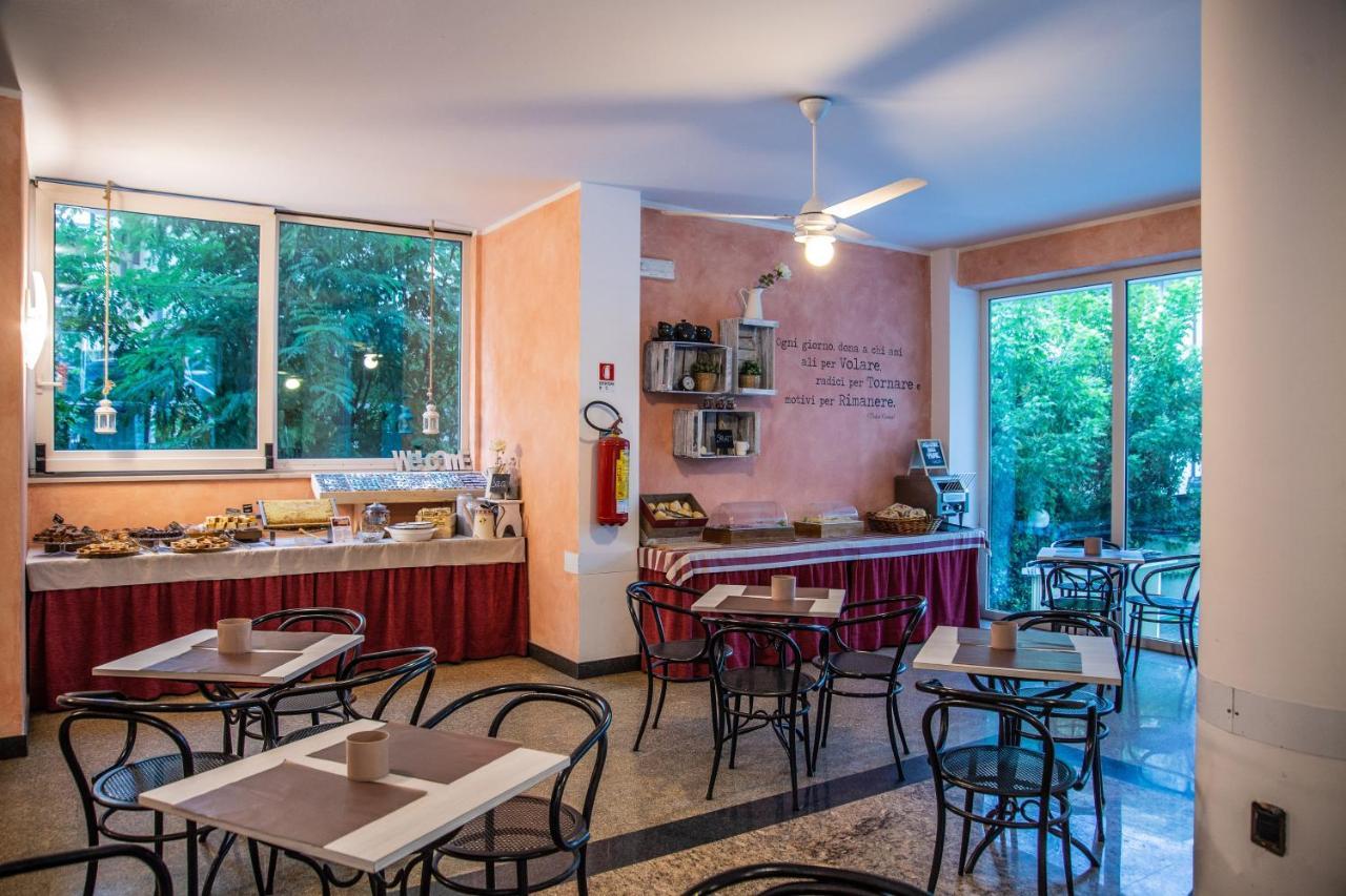 Hotel Beverly Rimini Kültér fotó