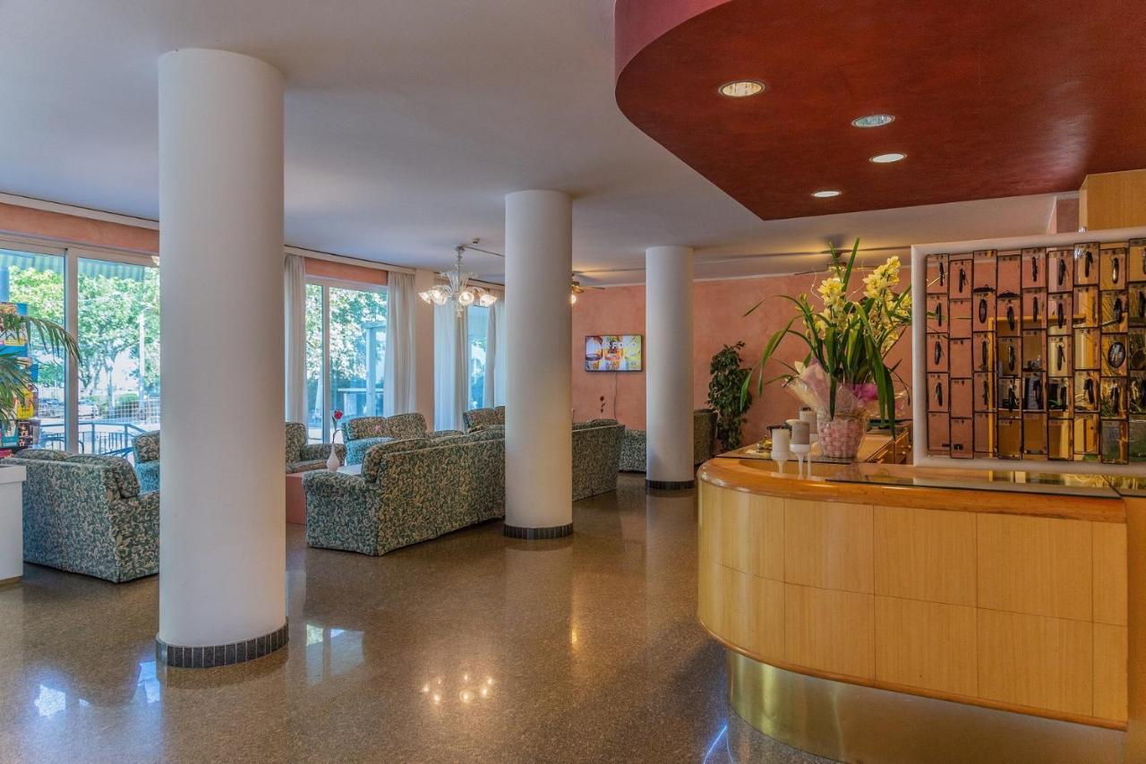 Hotel Beverly Rimini Kültér fotó